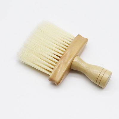 목제 손잡이와 솔을 청소하는 자동차 먼지 막이 덧옷 연성 모